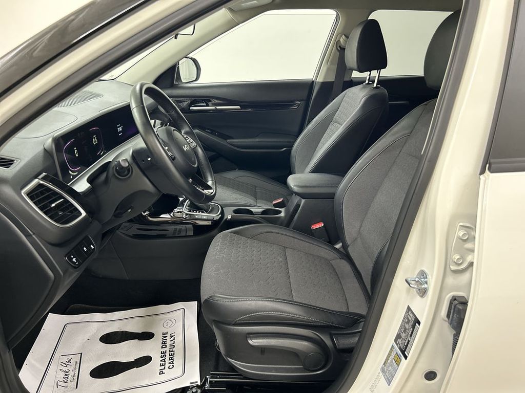 2025 Kia Seltos S - Photo 9