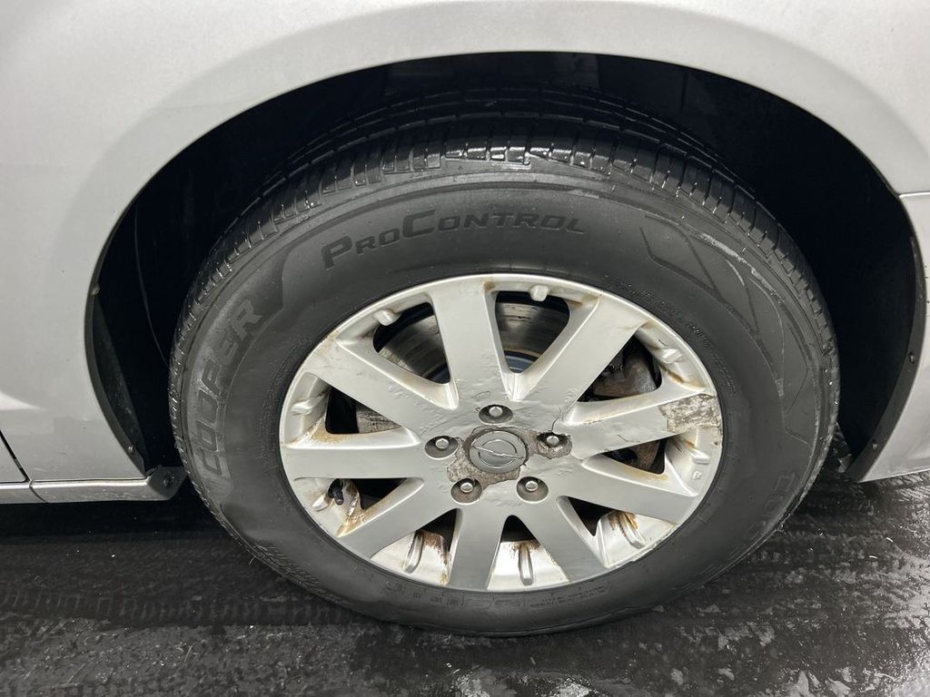 2014 Chrysler Town & Country Touring - Photo 8