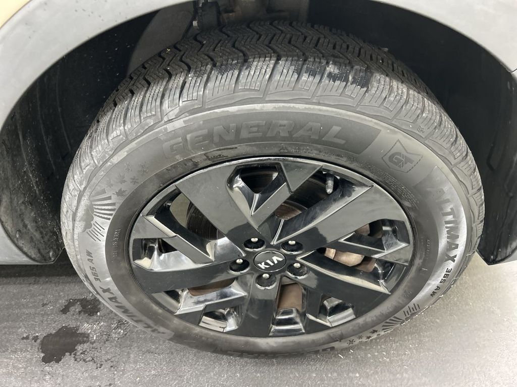 2021 Kia Sorento S - Photo 8