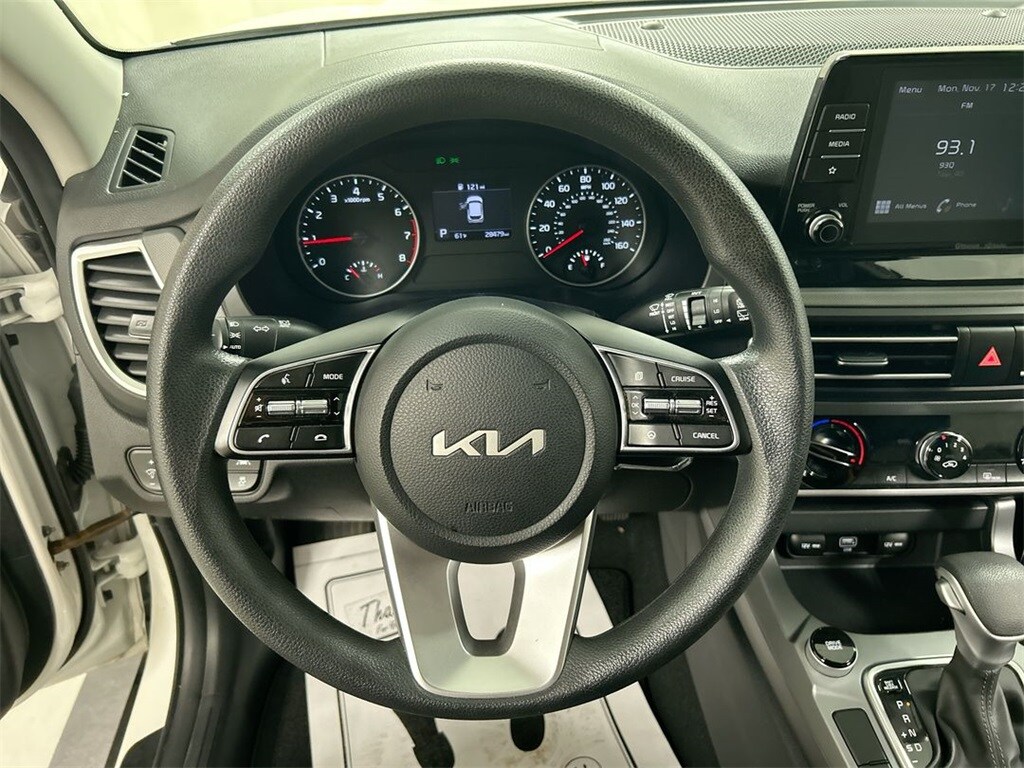 2023 Kia Seltos LX photo 4