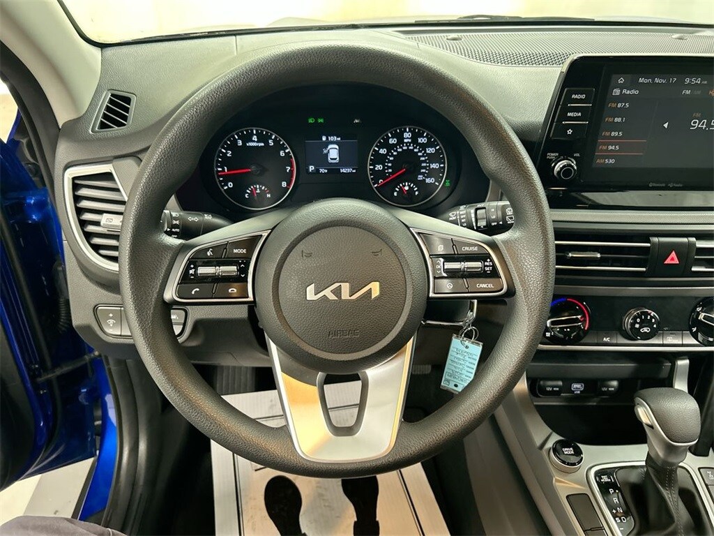 2023 Kia Seltos LX photo 4