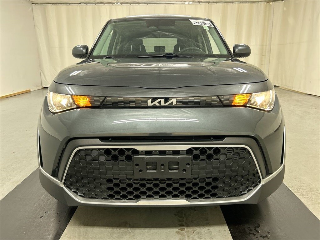 2023 Kia Soul LX photo 2