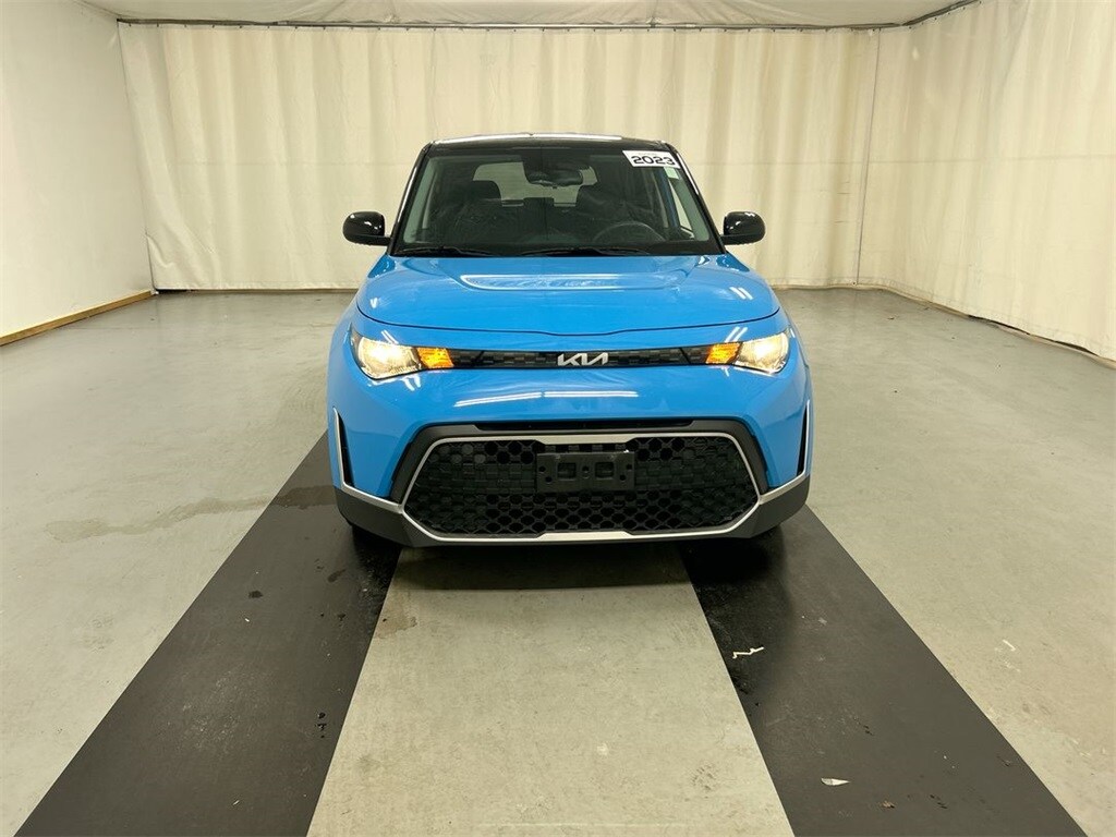 2023 Kia Soul S photo 2
