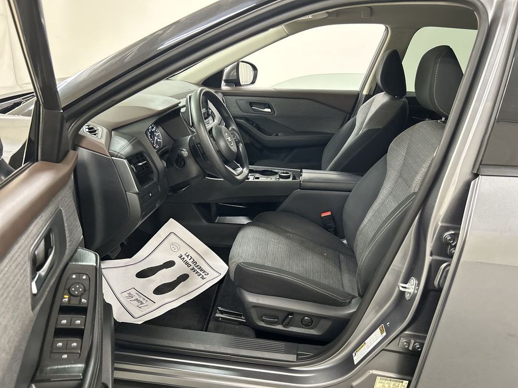 2021 Nissan Rogue SV - Photo 9