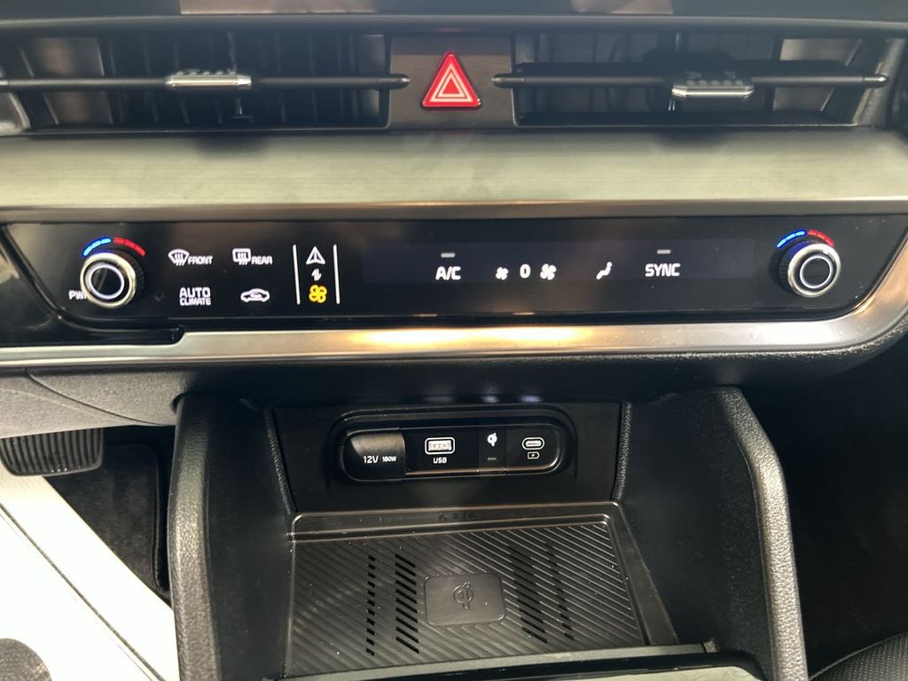 2025 Kia Sportage EX - Photo 17