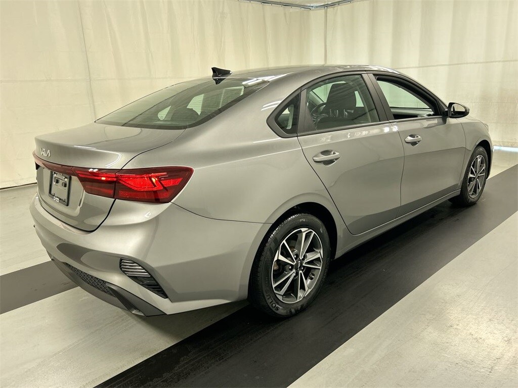 2023 Kia Forte LXS photo 2