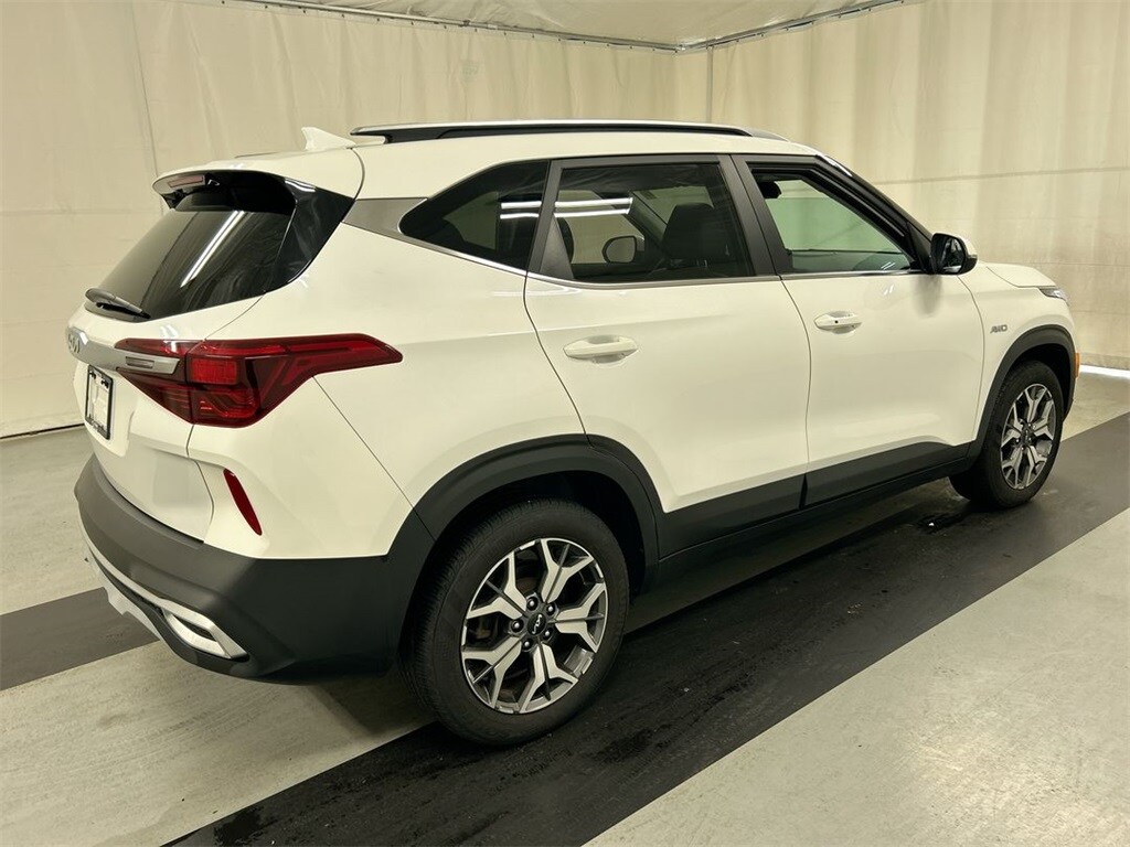 2023 Kia Seltos EX photo 2