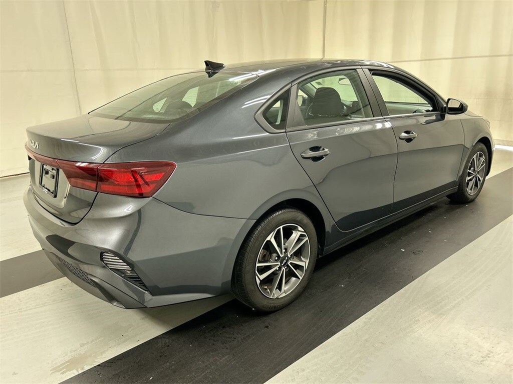 2023 Kia Forte LXS photo 2