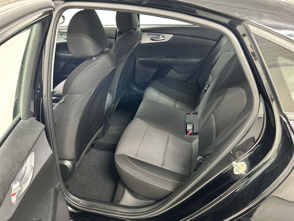 2023 Kia Forte LXS - Photo 19