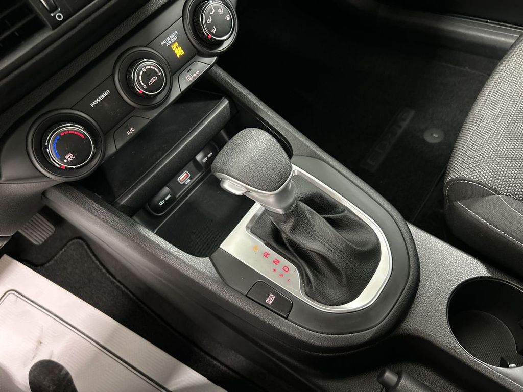 2023 Kia Forte LXS - Photo 17
