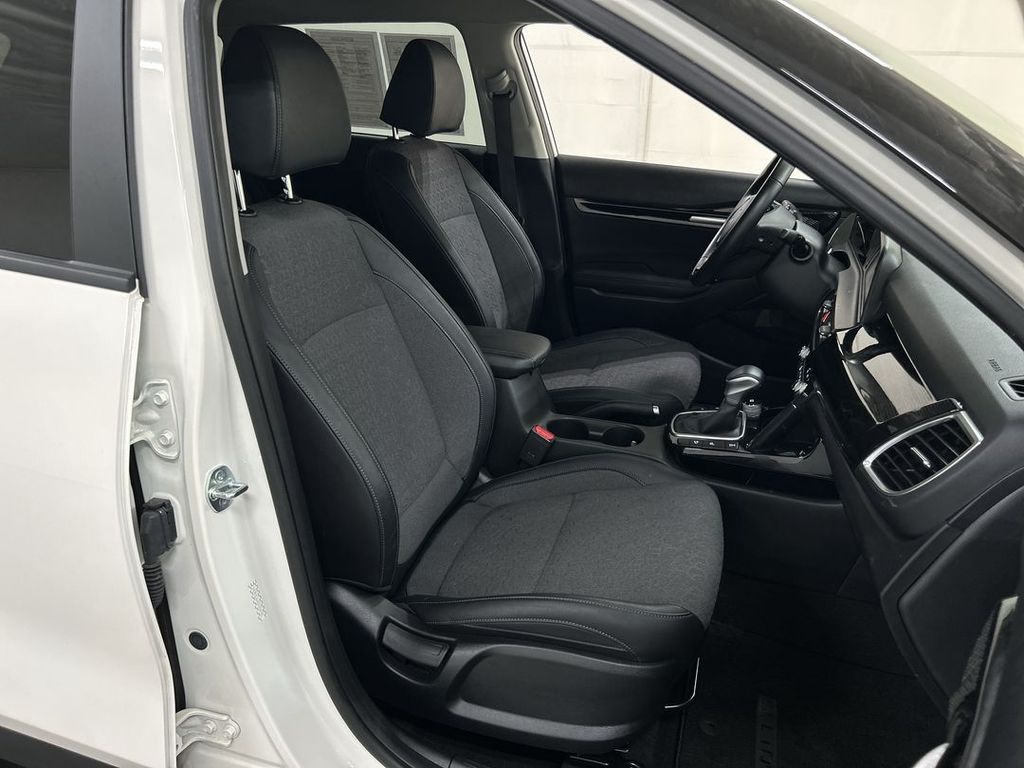 2025 Kia Seltos S - Photo 23