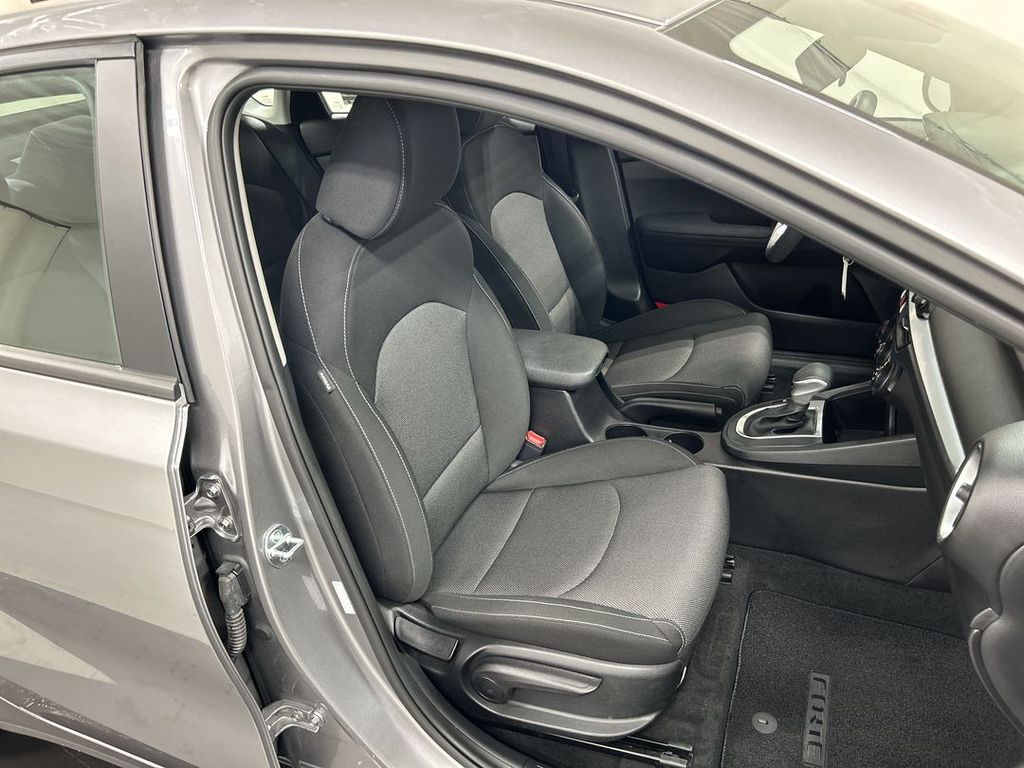2023 Kia Forte LXS - Photo 22