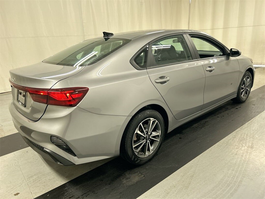 2024 Kia Forte LXS photo 2