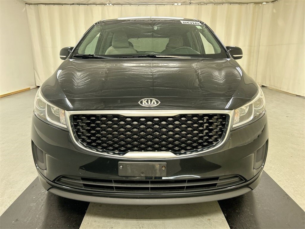 2016 Kia Sedona LX photo 3