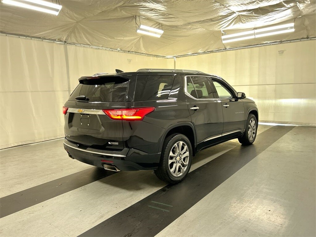 2018 Chevrolet Traverse Premier photo 2