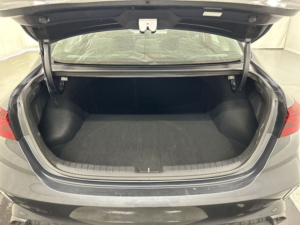 2023 Kia Forte LXS - Photo 21