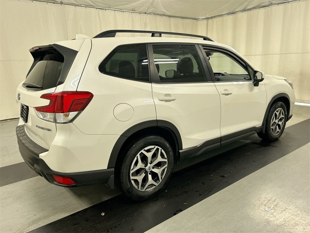 2021 Subaru Forester Premium photo 2