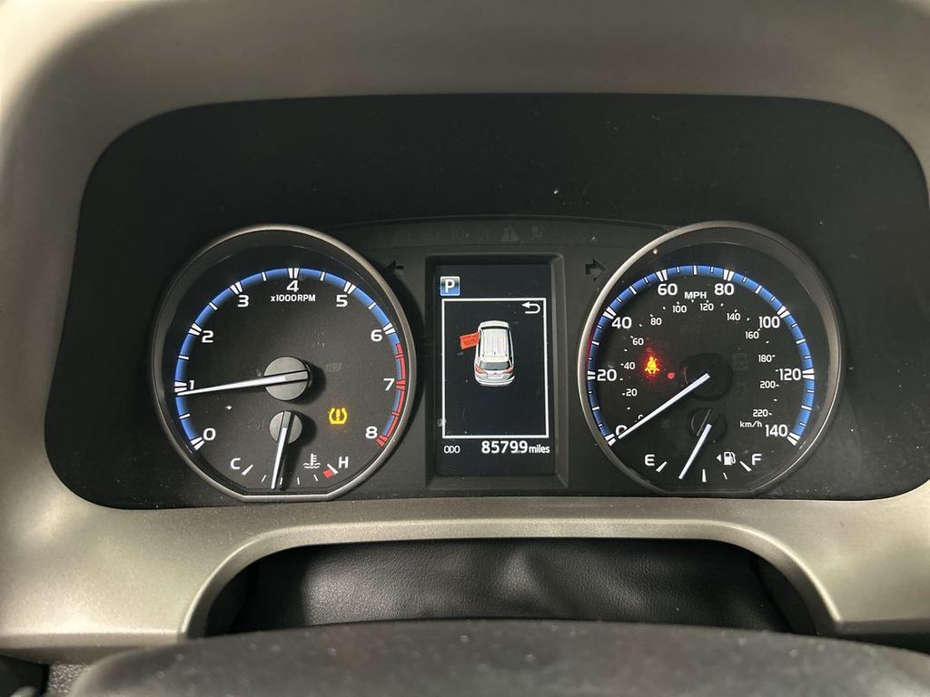 2017 Toyota RAV4 LE - Photo 13