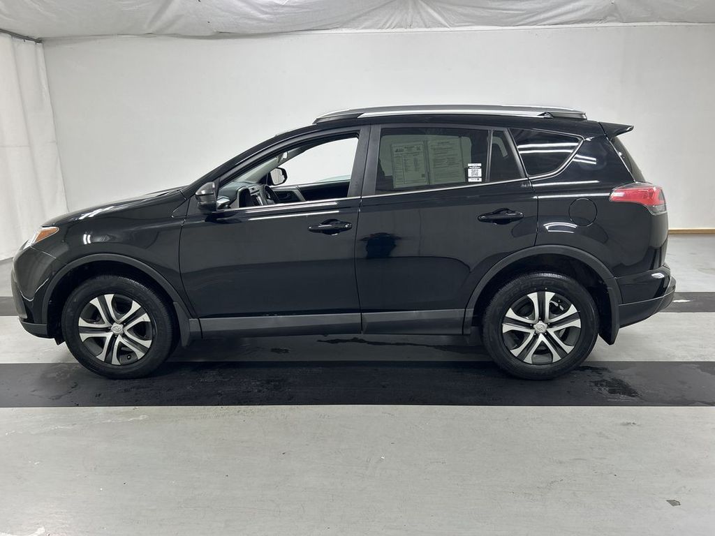 2017 Toyota RAV4 LE - Photo 6