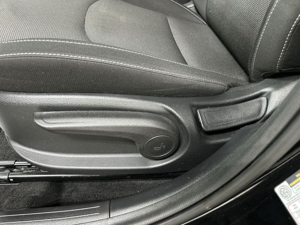 2023 Kia Forte LXS - Photo 10