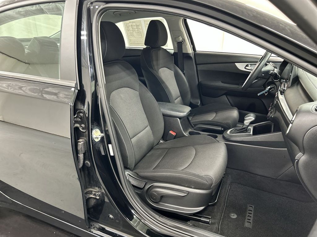 2023 Kia Forte LXS - Photo 22