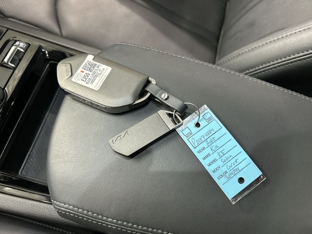 2025 Kia K5 EX - Photo 12