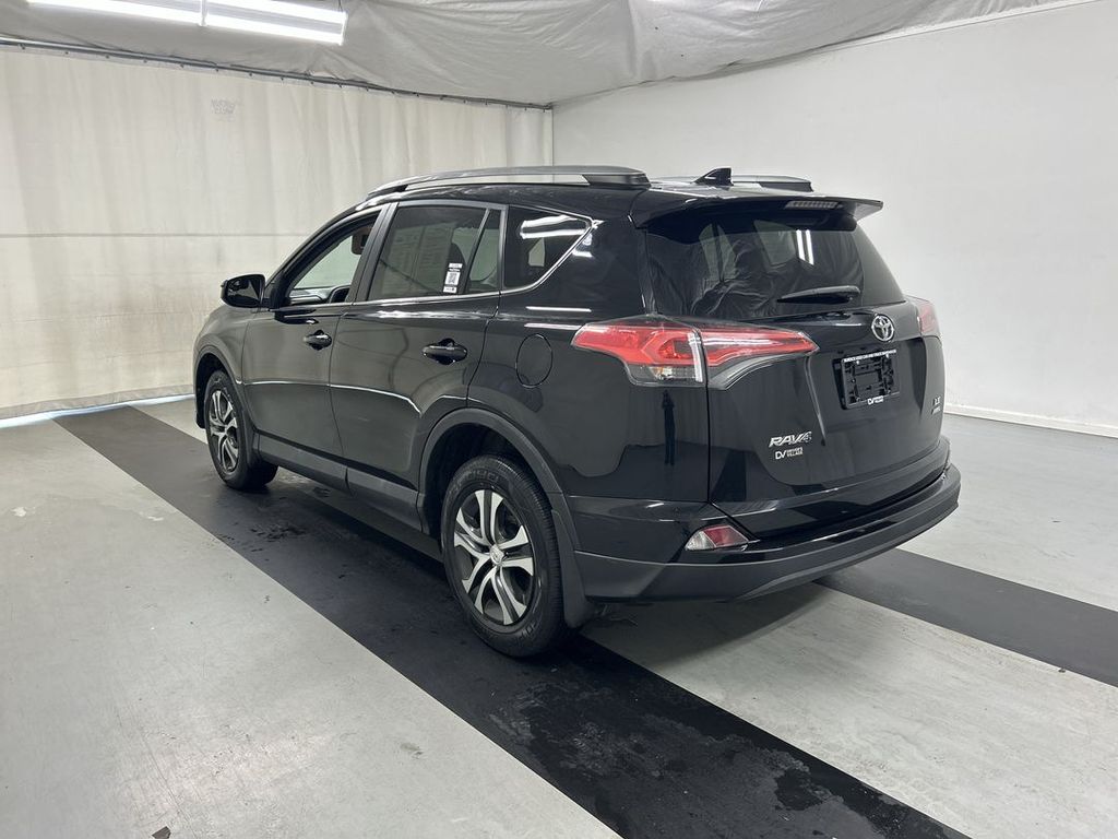 2017 Toyota RAV4 LE - Photo 7