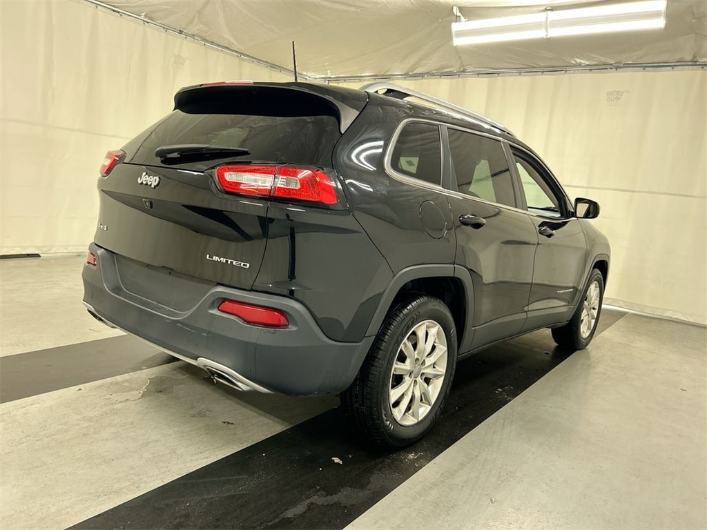 Used 2017 Jeep Cherokee Limited with VIN 1C4PJMDS0HW668596 for sale in Cicero, NY