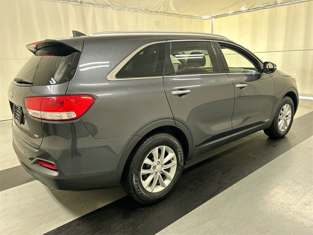 2018 Kia Sorento LX photo 2