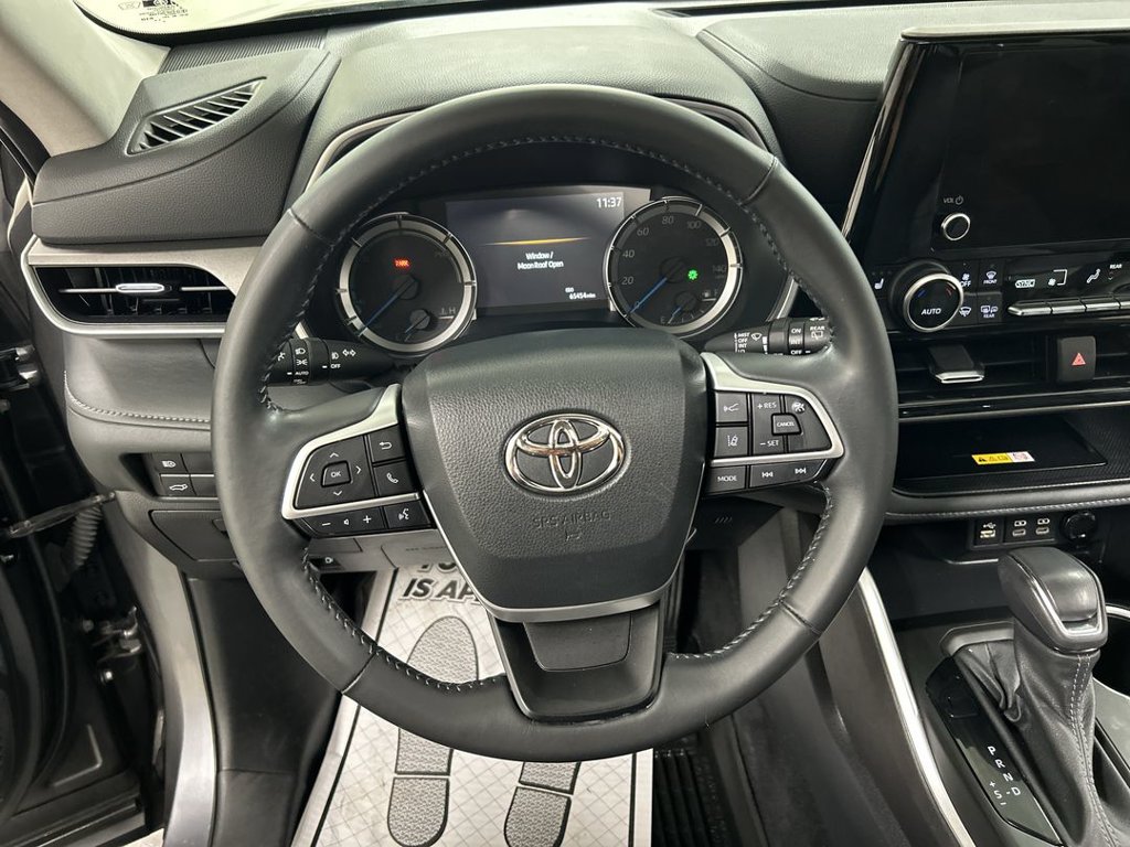 Used 2023 Toyota Highlander Hybrid XLE SUV