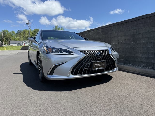 2025 Lexus ES 350's photo