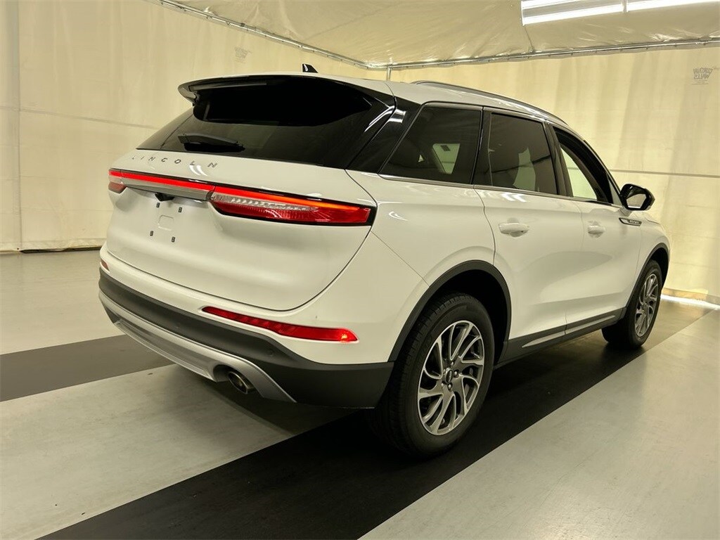 2022 Lincoln Corsair Standard photo 2