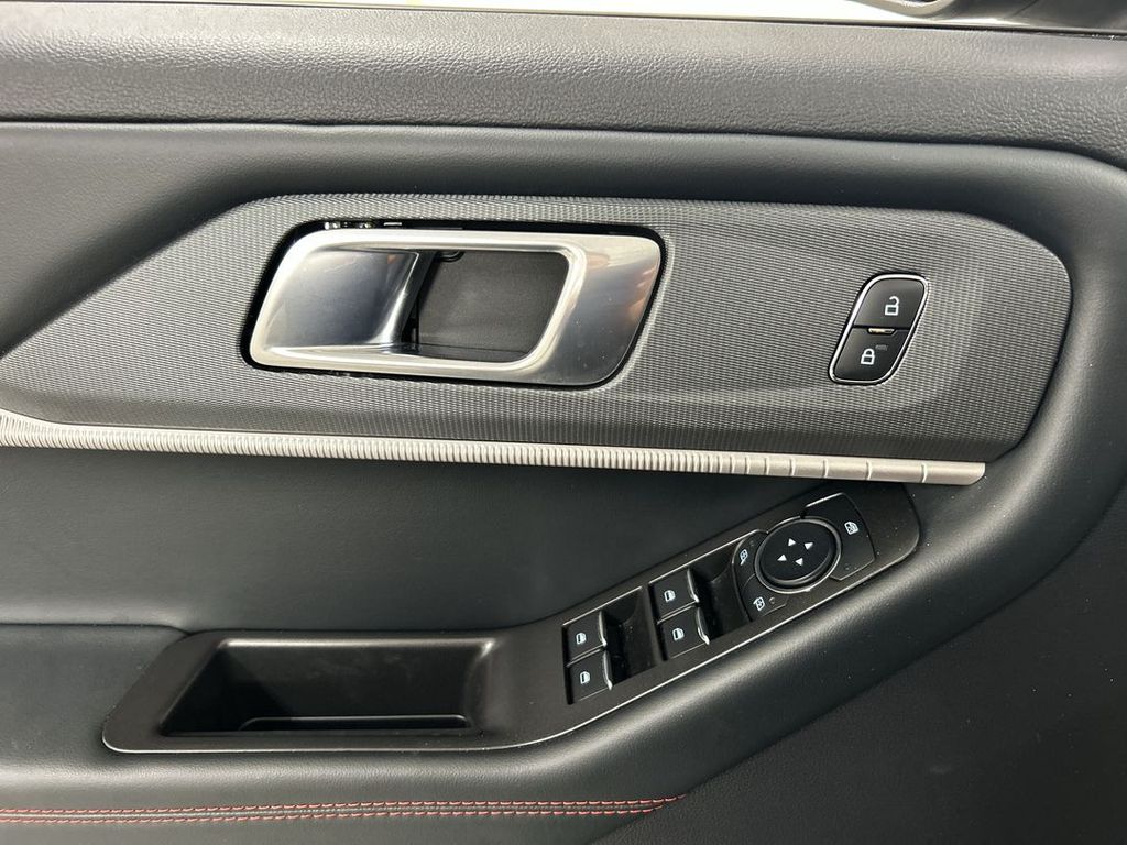 2026 Ford Explorer ST-LINE - Photo 11