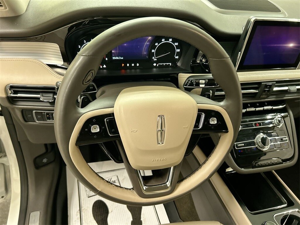 2022 Lincoln Corsair Standard photo 4