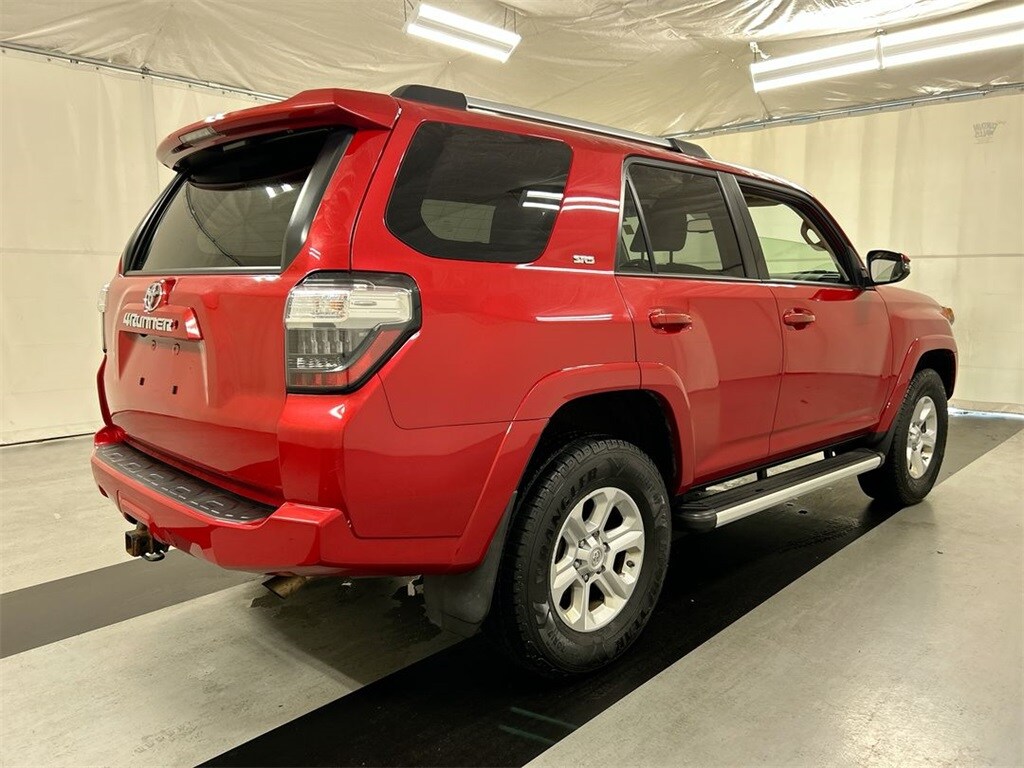 2019 Toyota 4Runner SR5 photo 2