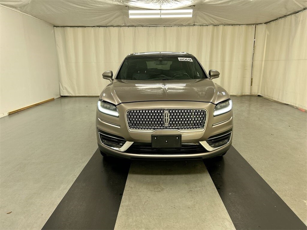 2019 Lincoln Nautilus Select photo 2