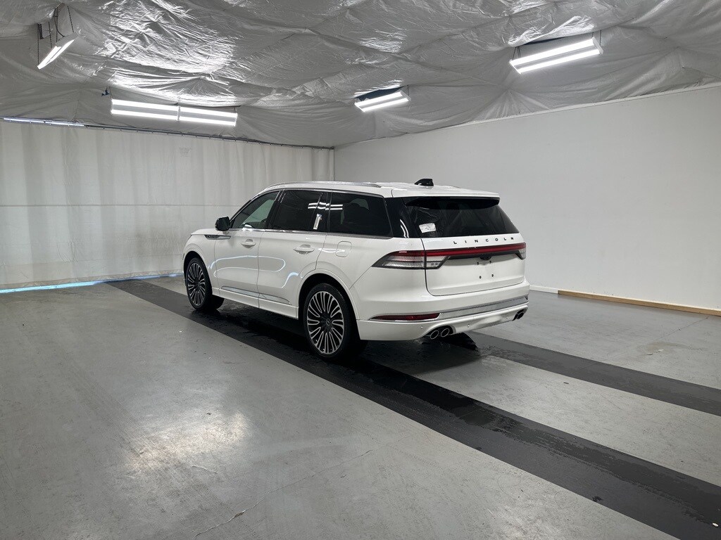 2025 Lincoln Aviator Black Label photo 3