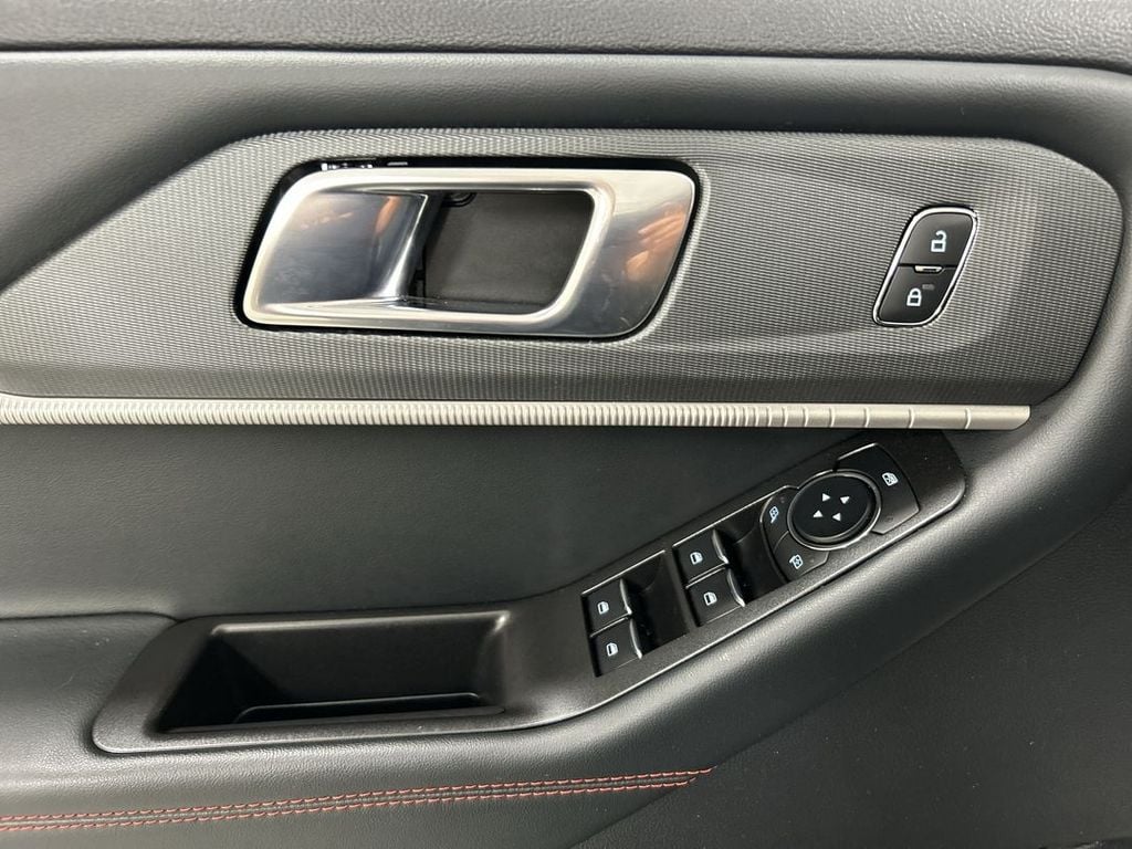 2026 Ford Explorer ST-LINE - Photo 11