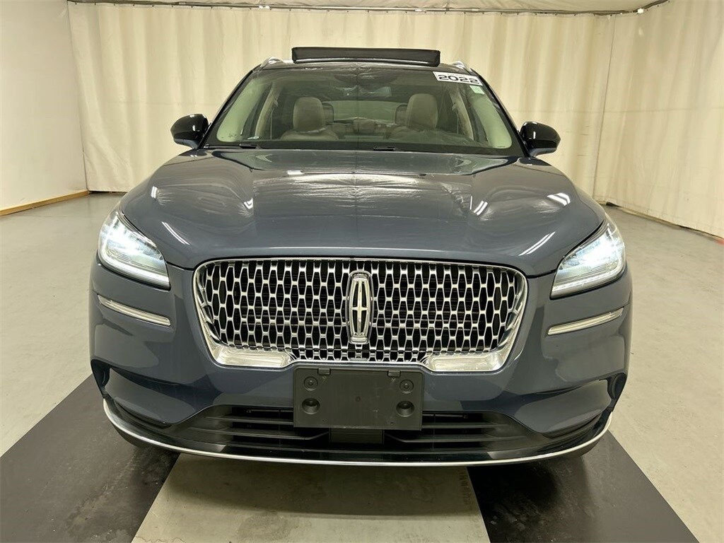 2022 Lincoln Corsair Standard photo 2