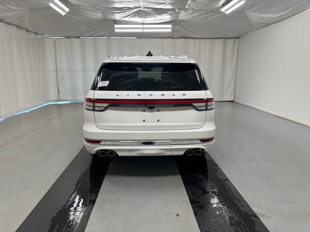 2025 Lincoln Aviator Black Label photo 4