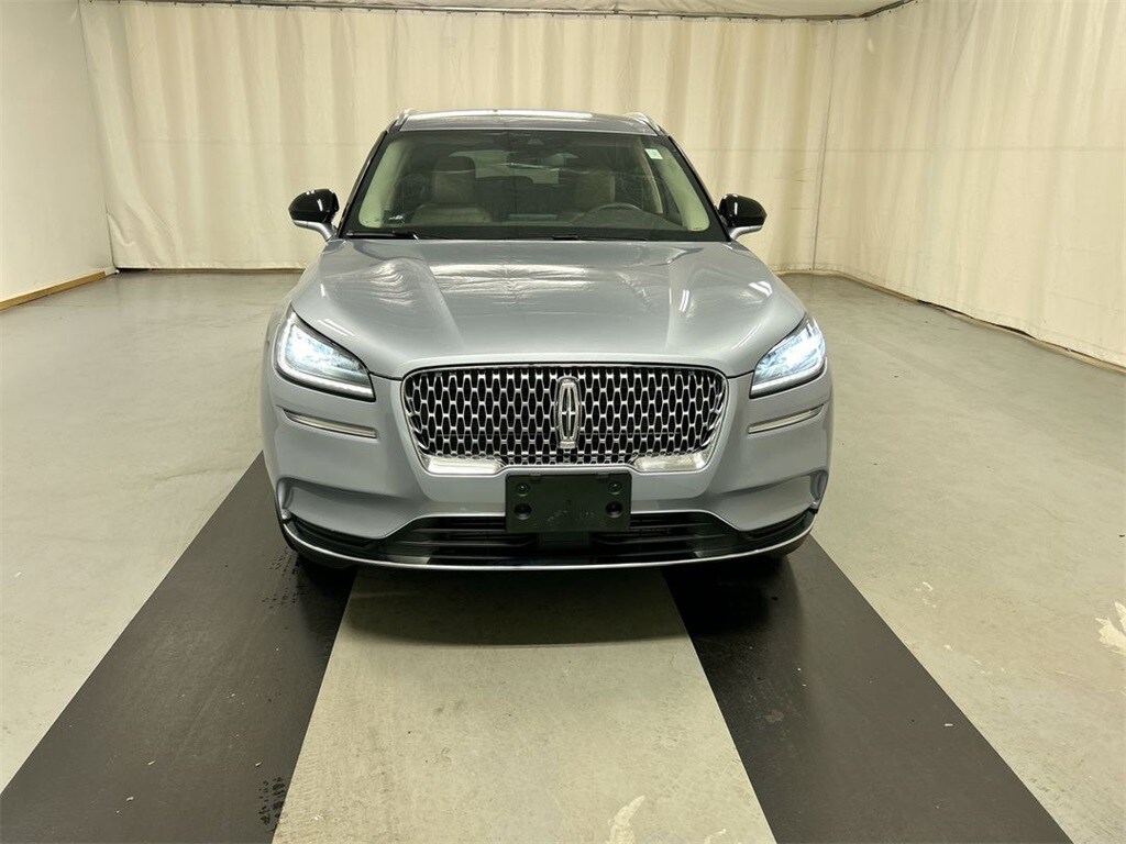 2022 Lincoln Corsair Standard photo 3