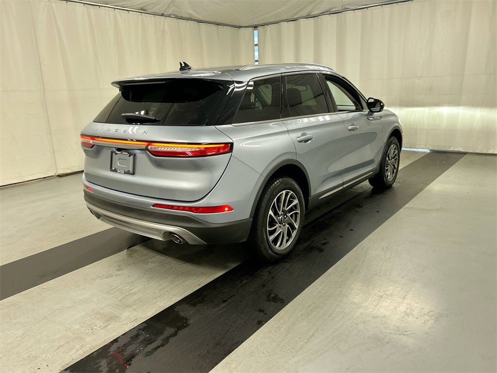 2022 Lincoln Corsair Standard photo 2