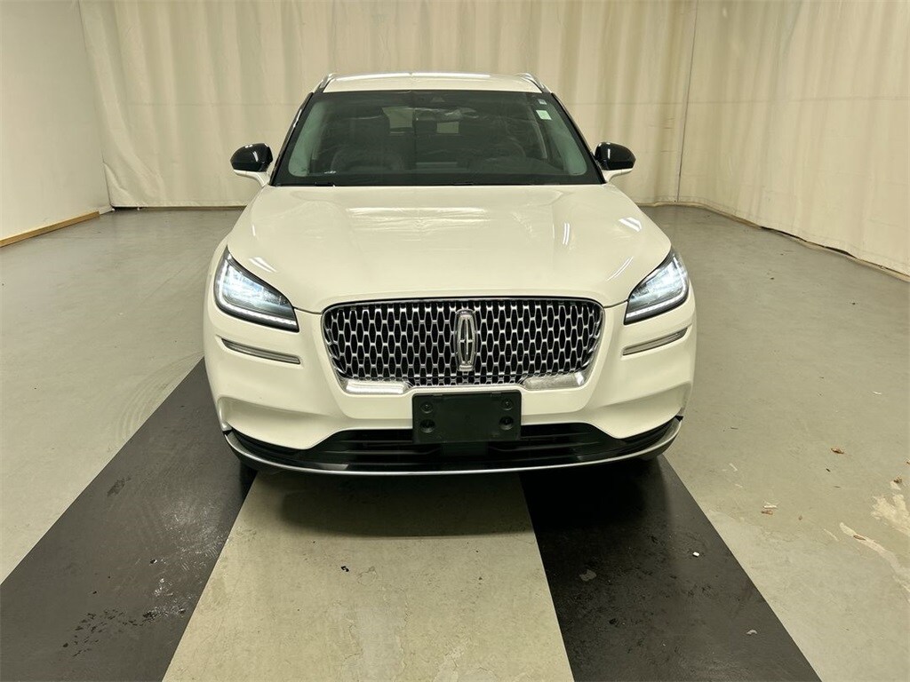 2022 Lincoln Corsair Standard photo 2