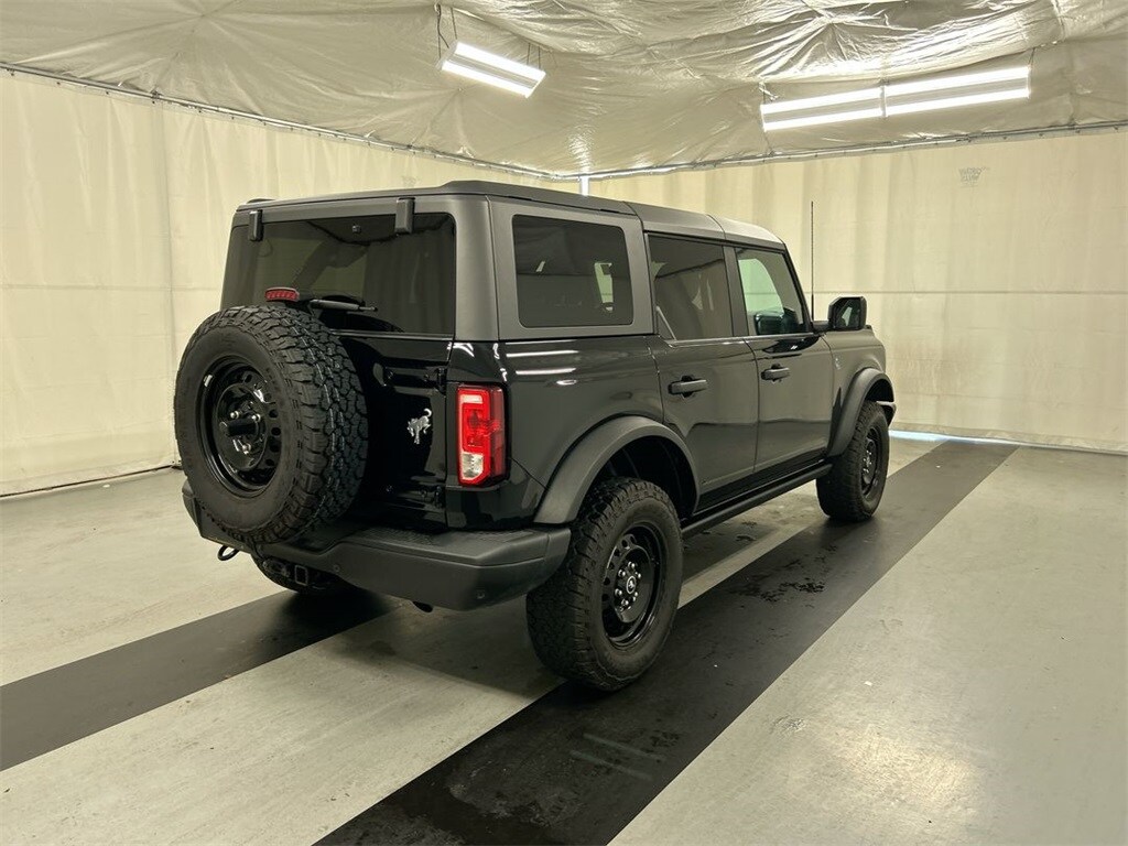 2023 Ford Bronco Black Diamond photo 2