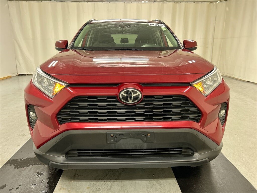 2019 Toyota RAV4 XLE photo 3