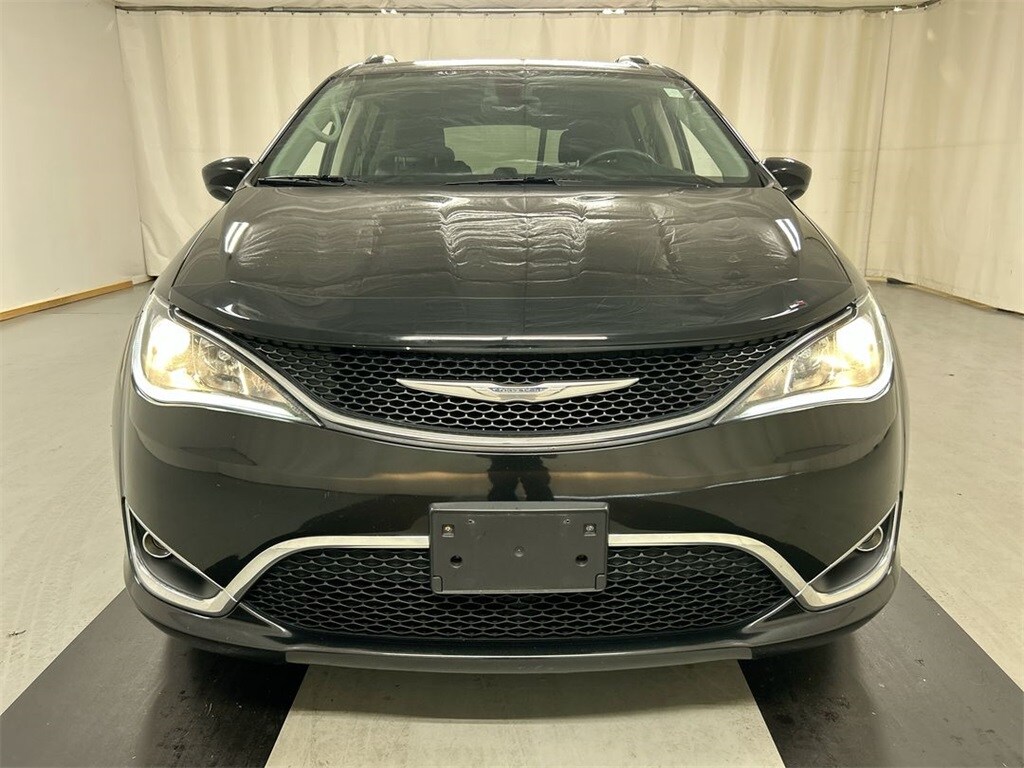 2018 Chrysler Pacifica Touring L photo 3