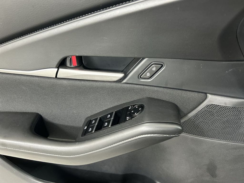2025 Mazda CX-30 S - Photo 11