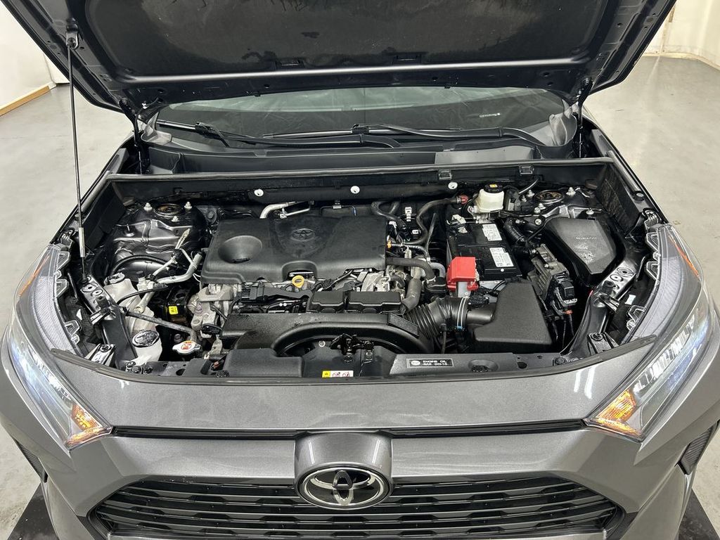 2021 Toyota RAV4 LE - Photo 23
