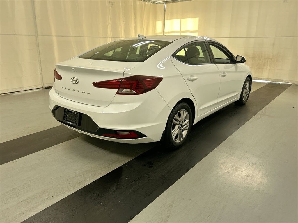 2020 Hyundai Elantra SEL photo 2