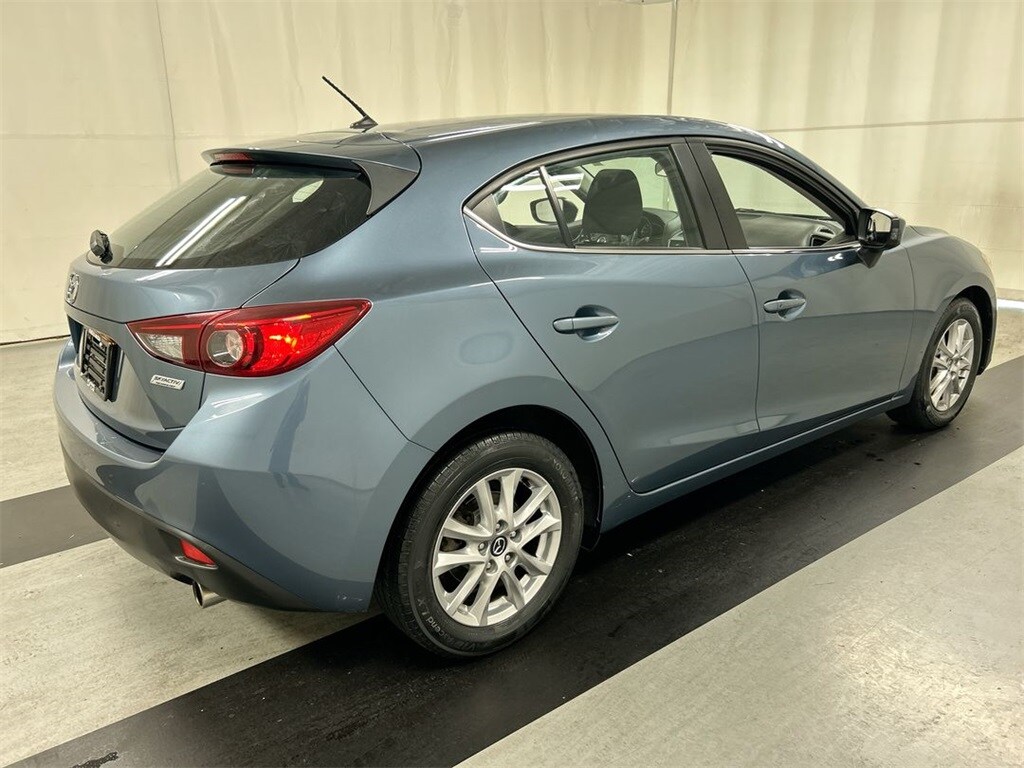 2016 Mazda Mazda3 Touring Hatchback photo 2